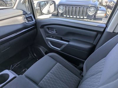 2023 Nissan Titan - Photo 15