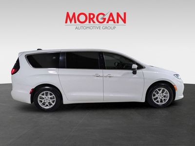 2023 Chrysler Pacifica - Photo 2