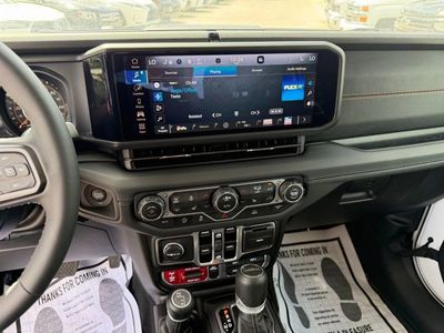 2025 Jeep Gladiator - Photo 21