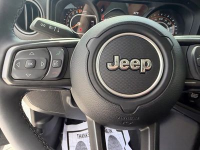 2025 Jeep Gladiator - Photo 18