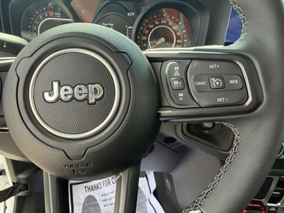 2025 Jeep Gladiator - Photo 19