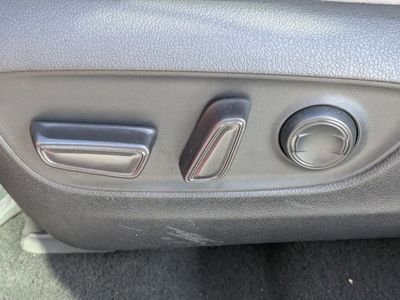 2020 Toyota RAV4 - Photo 17