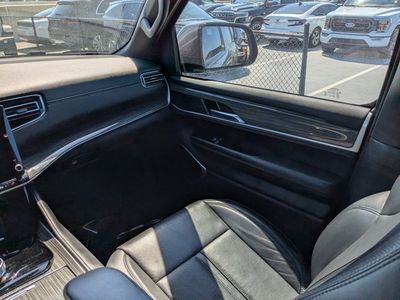 2022 Jeep Wagoneer - Photo 19