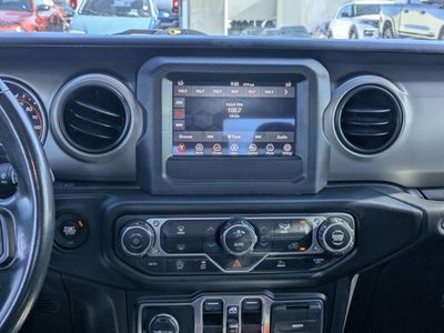 2021 Jeep Gladiator - Photo 16