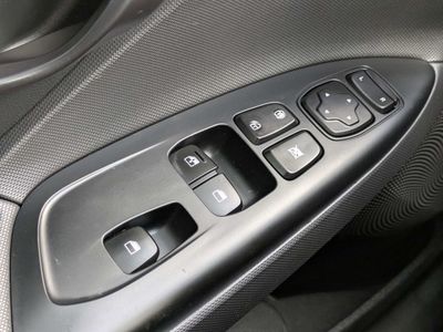 2021 Hyundai Veloster - Photo 22