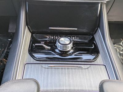 2024 Jeep Wagoneer - Photo 16