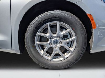 2024 Chrysler Pacifica - Photo 10