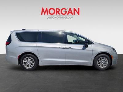 2024 Chrysler Pacifica - Photo 2