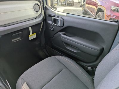 2026 Jeep Wrangler - Photo 15
