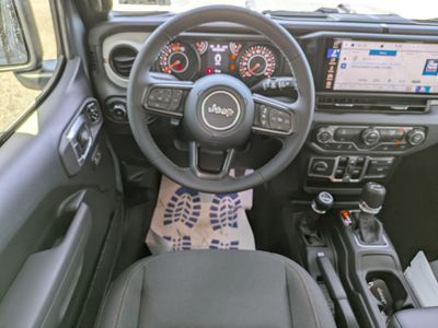 2026 Jeep Wrangler - Photo 14