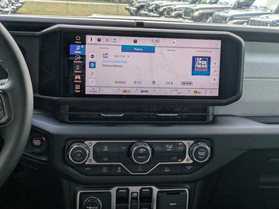 2026 Jeep Gladiator — photo 15 view