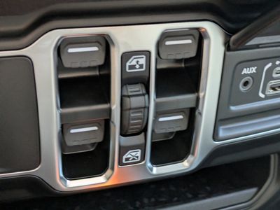 2026 Jeep Gladiator — photo 19 view