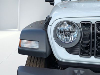2026 Jeep Gladiator — photo 8 view