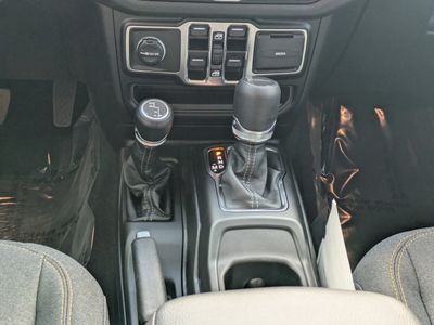 2026 Jeep Gladiator — photo 16 view