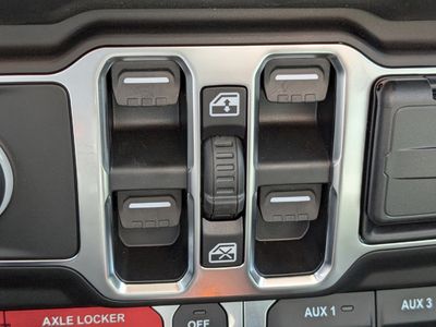2026 Jeep Gladiator - Photo 23