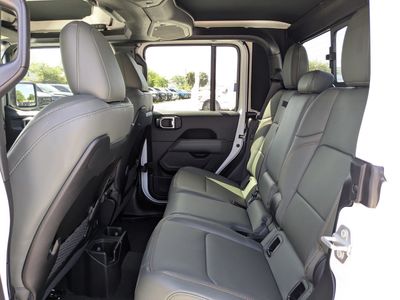 2026 Jeep Gladiator - Photo 13