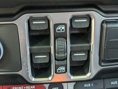 2026 Jeep Gladiator - Photo 23