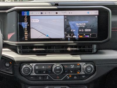 2026 Jeep Gladiator - Photo 18