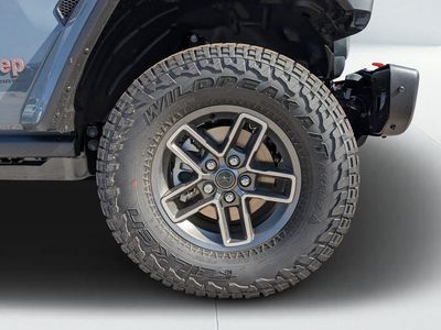 2026 Jeep Gladiator — photo 10 view