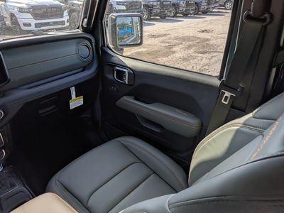 2026 Jeep Gladiator — photo 17 view
