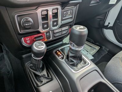 2026 Jeep Wrangler — photo 15 view