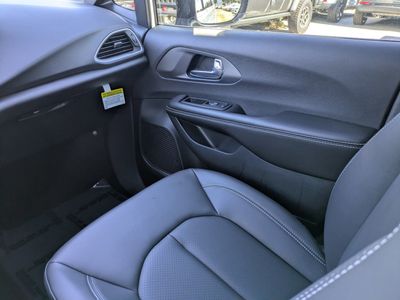 2026 Chrysler Voyager - Photo 15