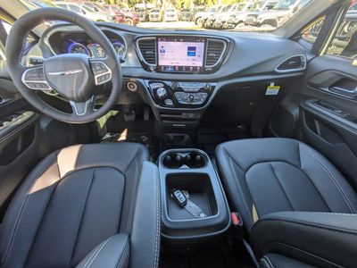 2026 Chrysler Voyager - Photo 13