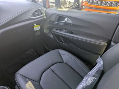 2026 Chrysler Pacifica - Photo 15