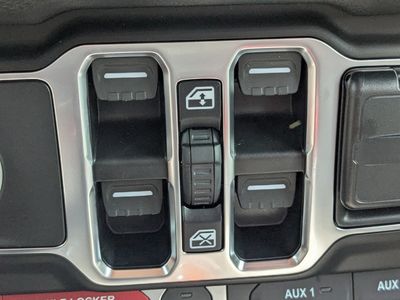 2026 Jeep Wrangler - Photo 23