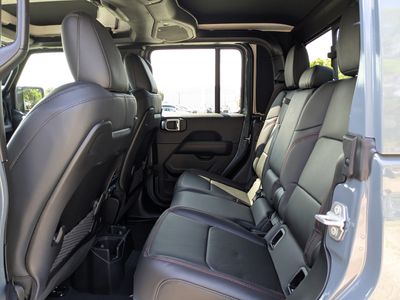 2026 Jeep Gladiator - Photo 13