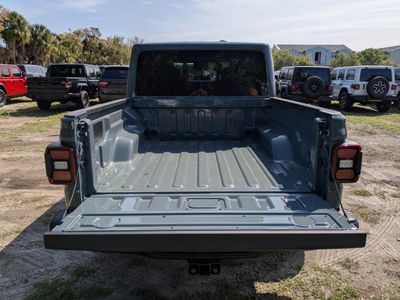 2026 Jeep Gladiator - Photo 12