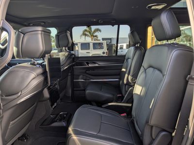 2026 Jeep Grand Wagoneer - Photo 12