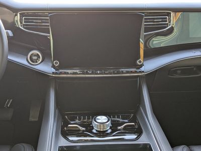 2026 Jeep Grand Wagoneer - Photo 18