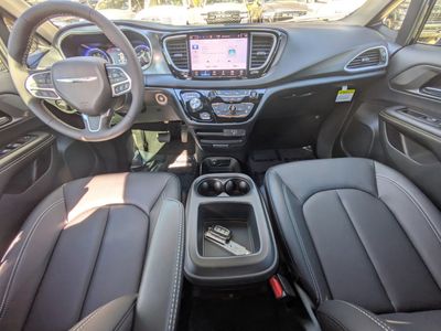 2026 Chrysler Voyager - Photo 13