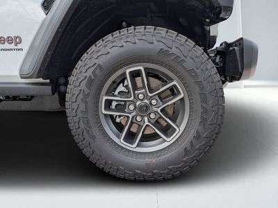 2026 Jeep Gladiator — photo 10 view