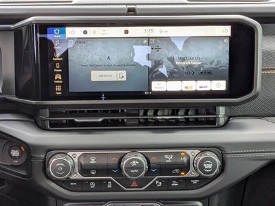 2026 Jeep Gladiator — photo 18 view