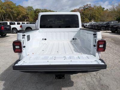 2026 Jeep Gladiator — photo 12 view
