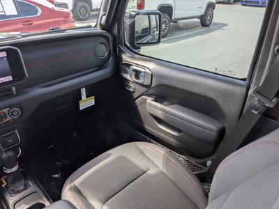 2026 Jeep Wrangler - Photo 17