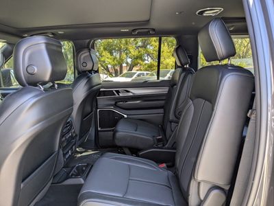 2026 Jeep Grand Wagoneer - Photo 14