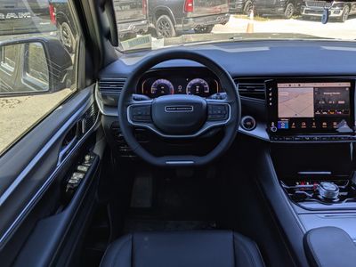 2026 Jeep Grand Wagoneer - Photo 18