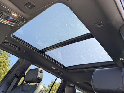 2026 Jeep Grand Wagoneer - Photo 23