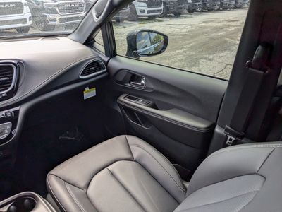 2026 Chrysler Pacifica - Photo 17