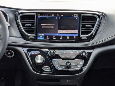 2026 Chrysler Pacifica - Photo 18