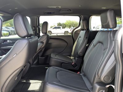 2026 Chrysler Pacifica - Photo 13