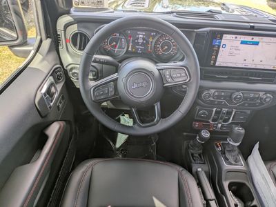 2026 Jeep Wrangler - Photo 14