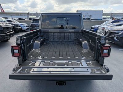 2026 Jeep Gladiator - Photo 12