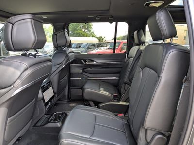 2026 Jeep Grand Wagoneer - Photo 14