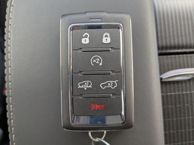 2026 Jeep Grand Wagoneer - Photo 33