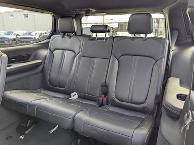 2026 Jeep Grand Wagoneer - Photo 15