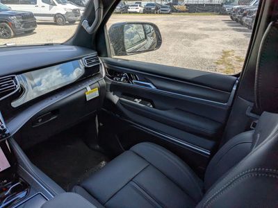 2026 Jeep Grand Wagoneer - Photo 19